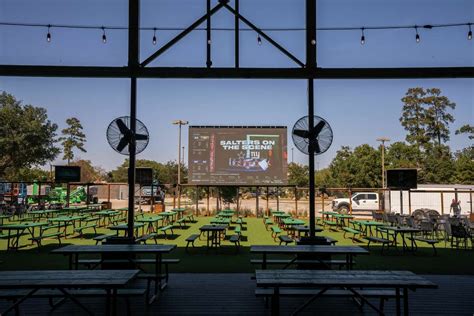 Kirby Ice House The Woodlands Now The Longest Bar In Texas