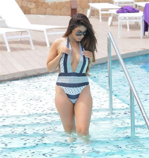 Jessica Hayes Bravely Showed Off Her Curvy Body In A Bikini 15 Photos The Fappening