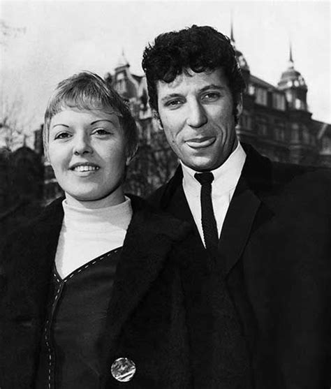 Inside Tom Jones 59 Year Marriage To Wife Linda Hello