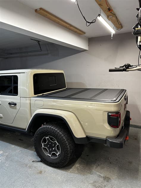 Illinois Bakflip Mx4 Tonneau For Jeep Gladiator Jeep Gladiator Jt