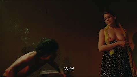 Naked Bárbara Paz in O Papel das Dobras