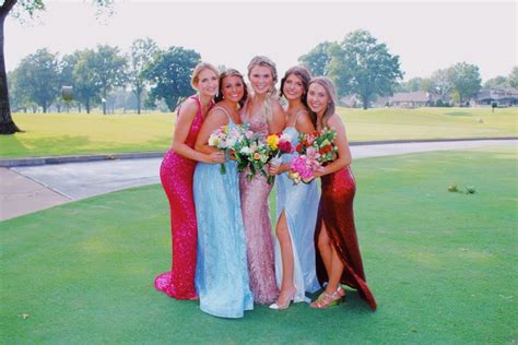 Pin By Lauren Wilson On Pix Prom Poses Prom Pictures Bridesmaid Dresses