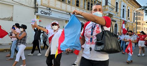 Ciudadanos Se Concentran En El Centro De Piura Para Exigir La Renuncia