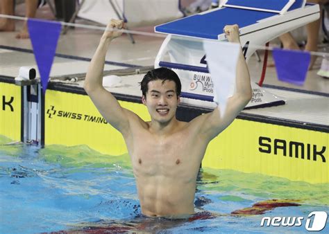 스포키 황선우 앞세운 남자수영 쇼트코스 계영 800m서 한국신24초45 단축