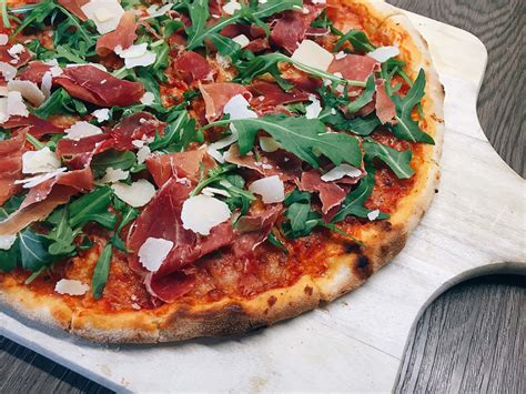 Pizza Parma Mit Rucola Und Parmaschinken Rezept