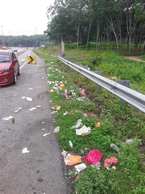 Viral Sampah Bersepah Tepi Jalan Selepas Sahur Di Kelantan Mentaliti