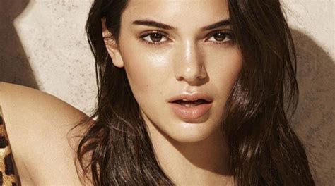 Kendall Jenner Flaunts Her Flawless Body In Post Christmas Picture