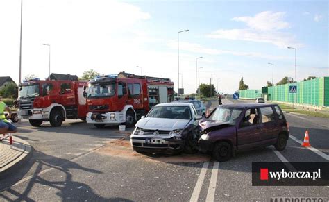 Zderzenie daewoo z volkswagenem Jedna osoba ranna ZDJĘCIA