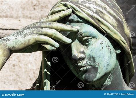 Close Up On A Statue Of A Praying Woman Stock Photo Image Of Granite