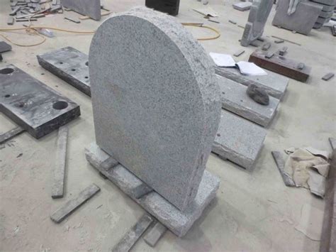 China Cemetery Usage Grey Granite Tombstone Design Manufacturers