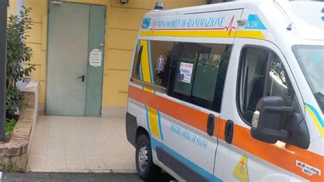 Positiva Al Covid Attende Per Oltre Ore In Ambulanza Prima Del