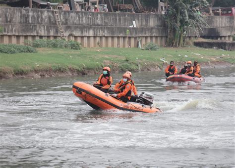 Tim Sar Gabungan Berhasil Menemukan Korban Tenggelam Di Kanal Banjir B