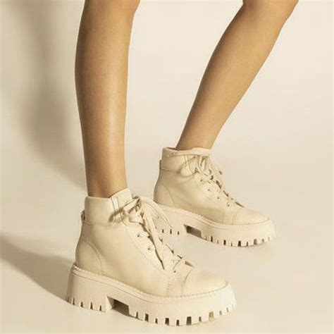 Coturno Off White Couro Tratorado Cano Curto Bota Feminina Arezzo