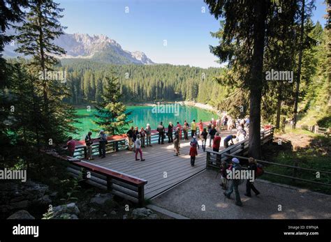 Karersee Lago di Carezza Dolomitas Italia Fotografía de stock Alamy