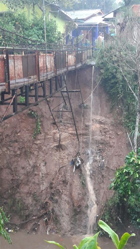 Longsor Jembatan Penghubung Desa Di Sukabumi Tak Bisa Dilalui