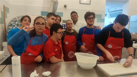 Torre Annunziata Oltre La Disabilit Laboratorio Di Pizza Sotto Il