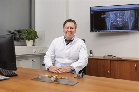 Prof Dr Jan Schmolders Neuer Chefarzt Der Orthopädie Am Krankenhaus