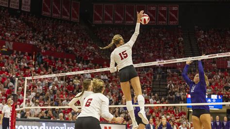 Husker Volleyball Sweeps Lipscomb Saturday Y Nebraska S Hot Country