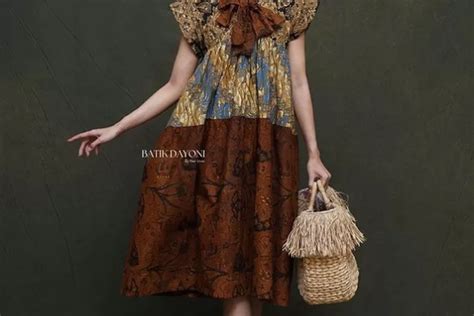 4 Rekomendasi Dress Batik Terbaru Dengan Bahan Bagus Dan Tahan Lama