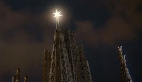 Luces En El Camino Las Torres De La Sagrada Familia