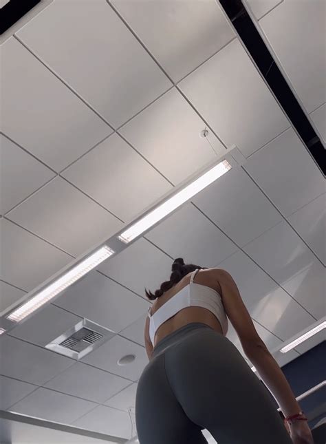 Must See Gym Babe Bends Over Not OC Spandex Leggings Yoga Pants Forum
