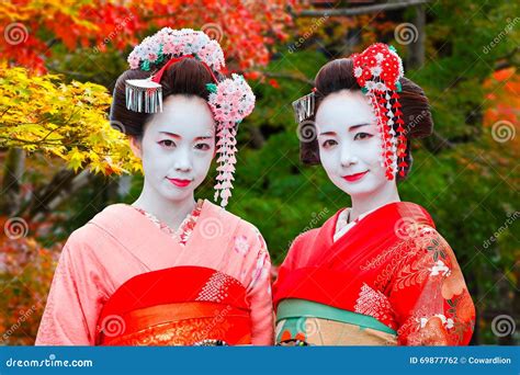 Geisha Maiko In Gion District In Kyoto Japan Redactionele Fotografie