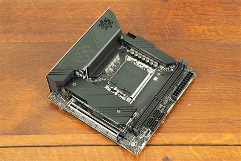 MSI MEG Z690I UNIFY Dutchiee Reviews