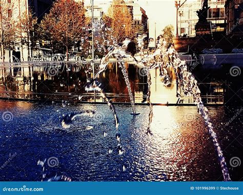 A Look At The Fountains Of The Rebuilt Cleveland Public Square Stock