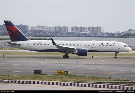 Aircraft Photo Of N721TW Boeing 757 231 Delta Air Lines