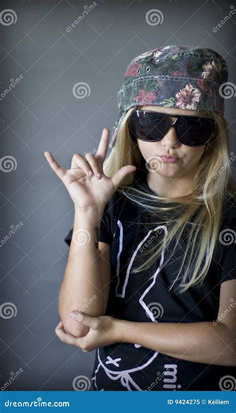 Fille Blonde Mignonne Image Stock Image Du Lunettes Roche