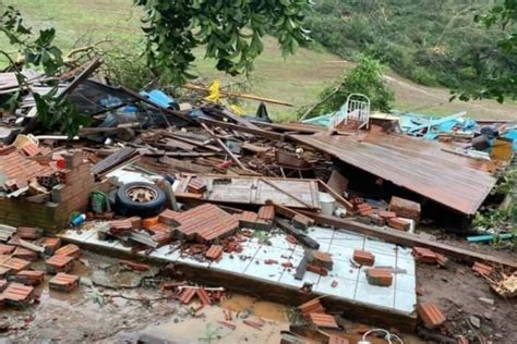 Ciclone no RS temporal provoca queda de energia suspensão de aulas e