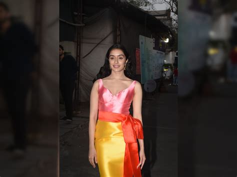 Shraddha Kapoor Wear Pink Yellow Revealing Tight Dress At Tu Jhoothi Main Makkaar Film Promotion