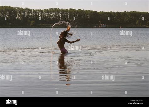 Water Fountain Dance Sun Hi Res Stock Photography And Images Alamy