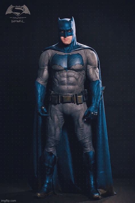 THE FLASH Hot Toys Figure Offers Best Look Yet At Ben Affleck S New Batman Costume And Batcycle