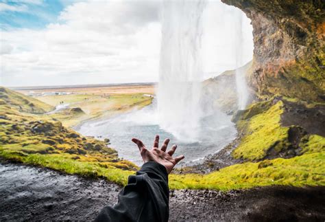 Welcoming Seljalandsfoss Waterfall | Free Nature Image by picjumbo