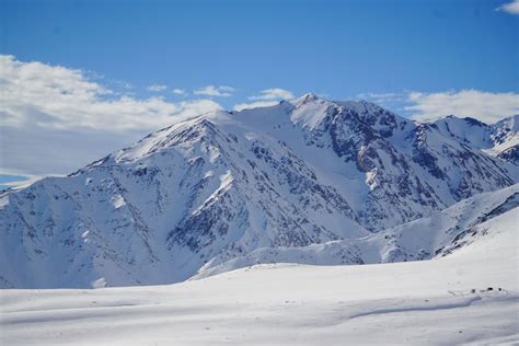 Conheça locais imperdíveis para esquiar e fazer snowboard na América do