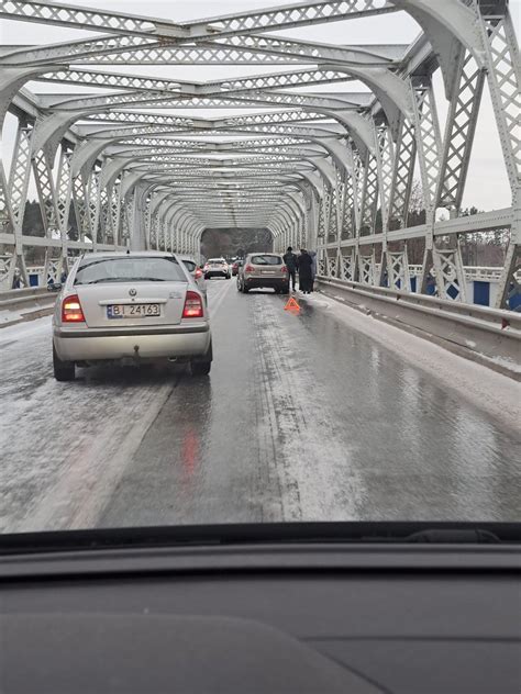 Piaskarka zderzyła się z osobówką Kolizje na drogach w regionie