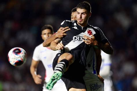 Veja a reação de Pedro Raul ao assistir seu 1º gol pelo Vasco Vasco