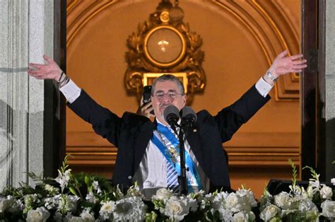 Bernardo Arévalo desde la Plaza de la Constitución Debemos trabajar