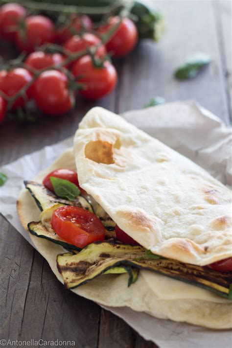 Piadina Con Zucchine Grigliate Pomodorini E Formaggio Oggi Si Cucina