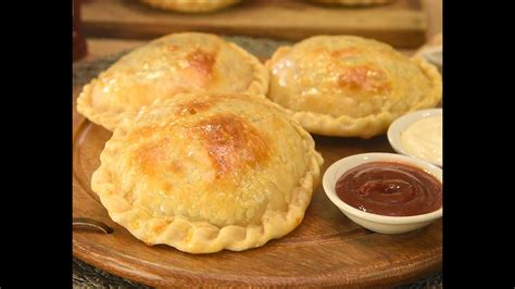 Haciendo Empanadas De Cheeseburger En La Mesita Empa Burguer O