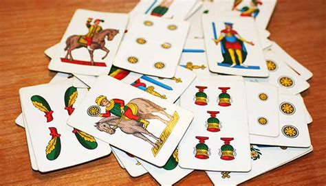 Cucù ti vitti e zecchinetta i giochi da fare con le carte siciliane a