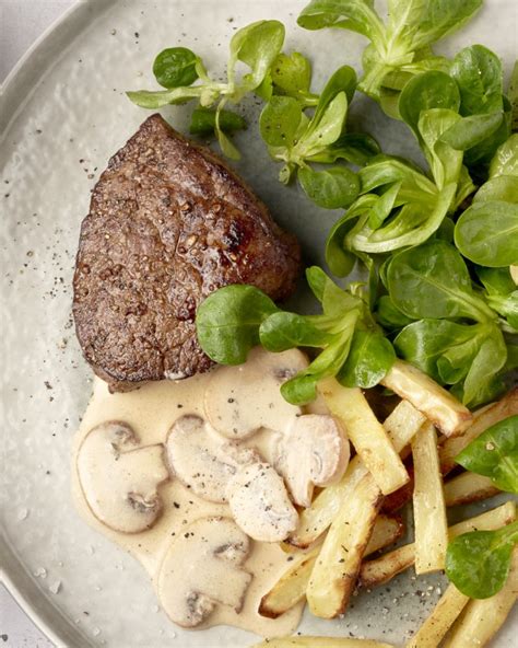 Steak Met Champignonroomsaus Veldsla En Frietjes Recepten Gram