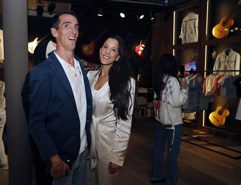 Jordi Alba y Sergi Roberto apoyan el nuevo proyecto de Núria Tomás y