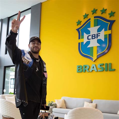 Neymar Deixa Treino Mais Cedo Ap S Sofrer Pis O E Vira D Vida Na Sele O