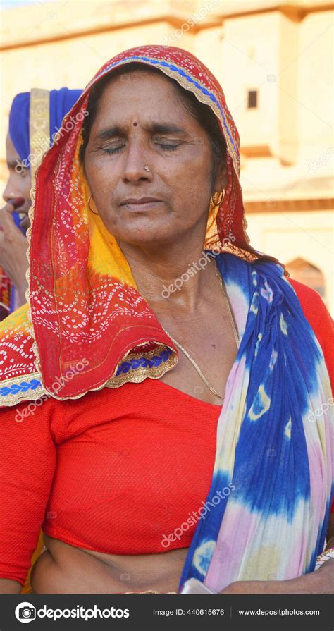 Retrato De Un Hombre En Traje Tradicional Rajasthani Jaipur Rajasthan