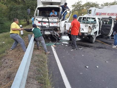 Colisión Entre Camión Y Camioneta Deja 3 Lesionados En La Carretera León Malpaisillo La