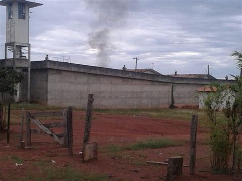 G1 Presos iniciam rebelião e queimam colchões no sul do Tocantins