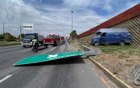 Se Distrae Choca Y Sale Del Camino