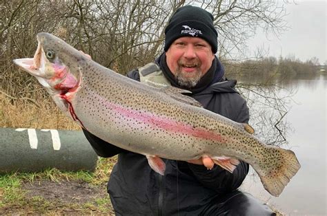 EN FLOT REGNBUE FRA BAKKEGÅRDENS PUT AND TAKE Fisk Fri